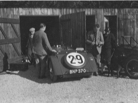 7. Deze 4/4 Series I reed in 1938 én 1939 mee op Le Mans. Beide jaren werd nét geen klassewinst behaald, maar wel de eindstreep gehaald.